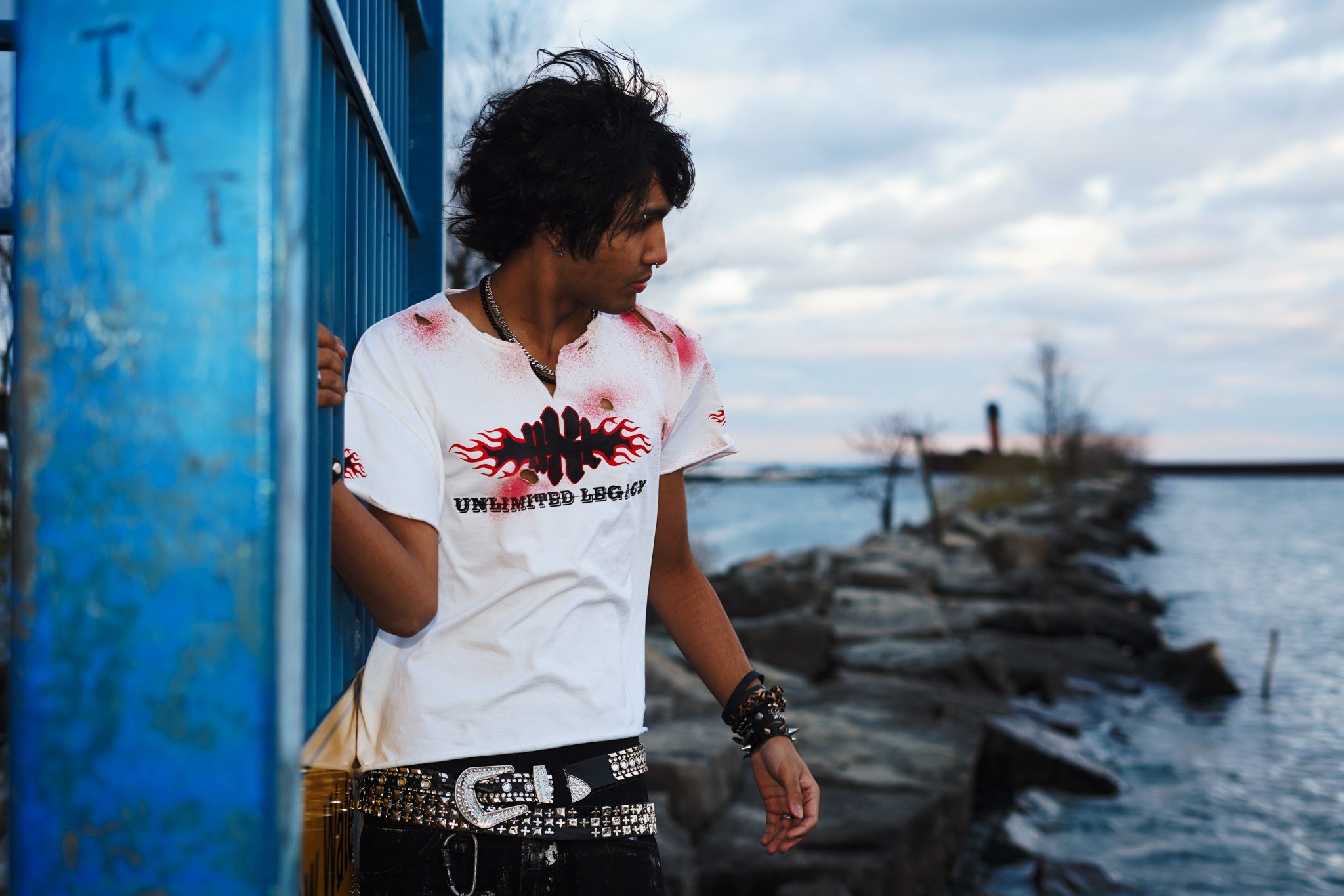 UXL ™ / VAGABOND TEE v1
